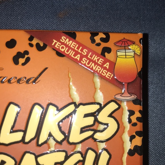 Too Faced “Kitty Likes To Scratch” on the fly eyeshadow pallet - Picture 2 of 7